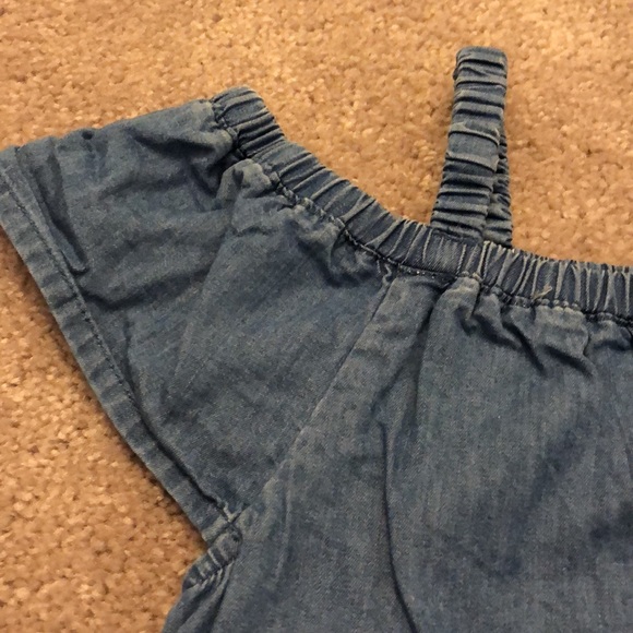 🌟3/$15🌟 Girls Chambray Off the Shoulder Top Sz 5T - Picture 2 of 3
